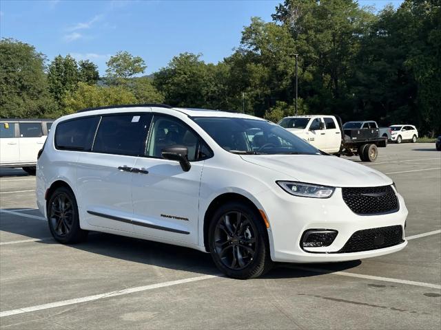 2024 Chrysler Pacifica PACIFICA TOURING L