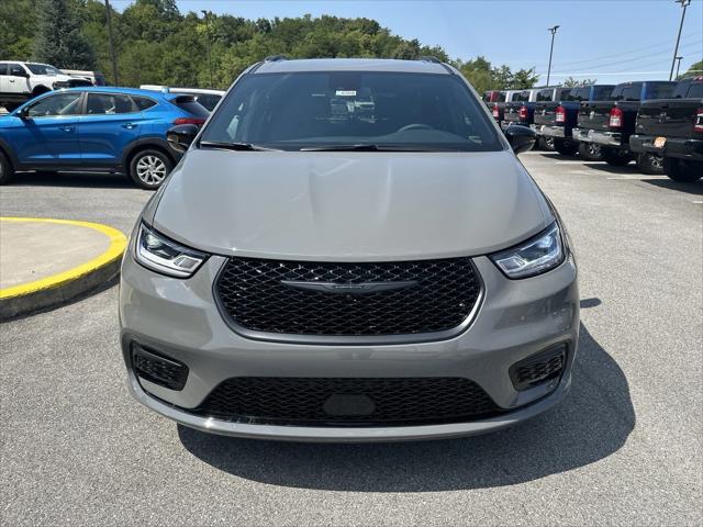 2024 Chrysler Pacifica PACIFICA TOURING L