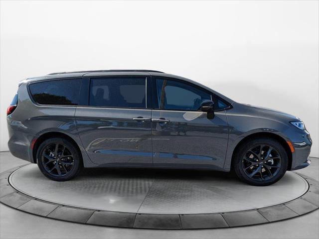 2024 Chrysler Pacifica PACIFICA TOURING L