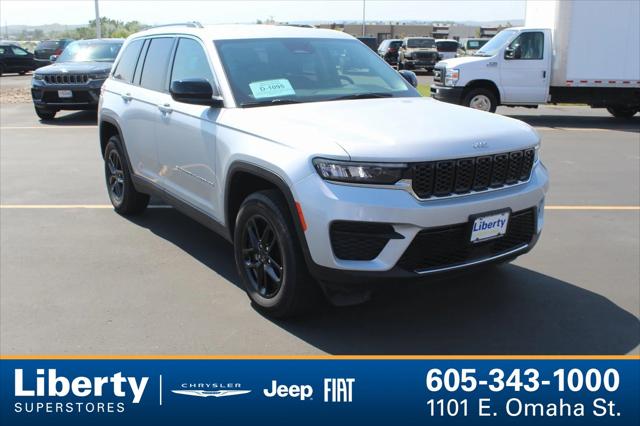 2024 Jeep Grand Cherokee Laredo 4x4
