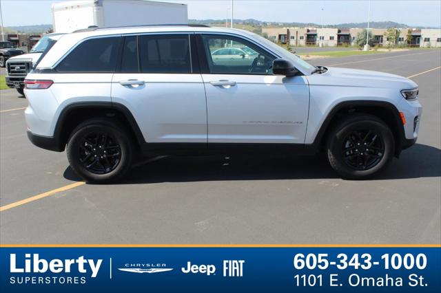 2024 Jeep Grand Cherokee Laredo 4x4