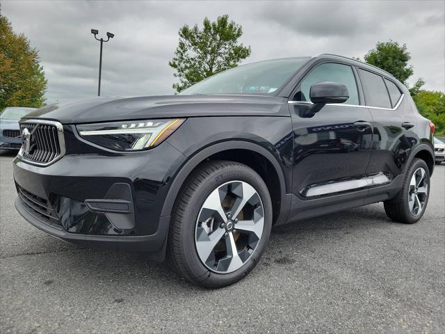 2025 Volvo XC40 B5 Core Bright Theme
