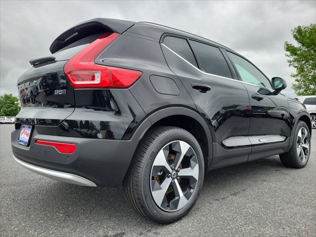 2025 Volvo XC40 B5 Core Bright Theme