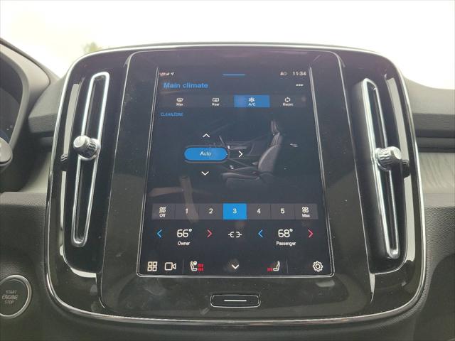 2025 Volvo XC40 B5 Core Bright Theme