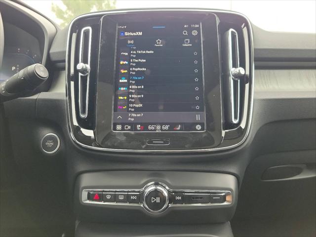 2025 Volvo XC40 B5 Core Bright Theme