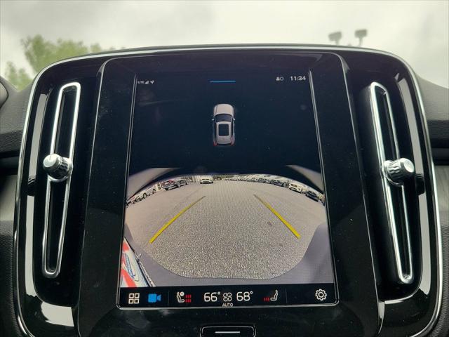 2025 Volvo XC40 B5 Core Bright Theme