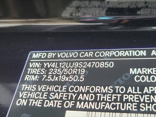 2025 Volvo XC40 B5 Core Bright Theme
