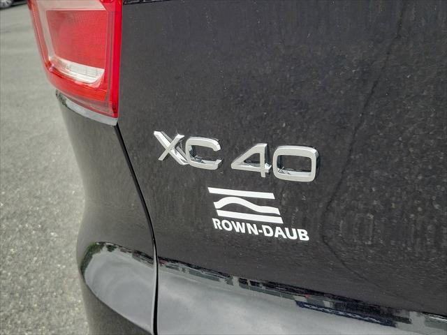 2025 Volvo XC40 B5 Core Bright Theme