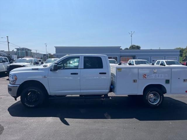 2024 RAM Ram 3500 Chassis Cab RAM 3500 TRADESMAN CREW CAB CHASSIS 4X4 60 CA