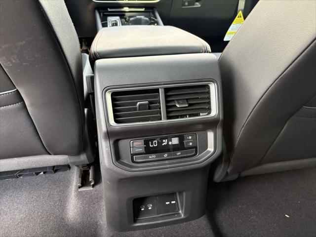 2024 Volkswagen Atlas 2.0T Peak Edition SEL
