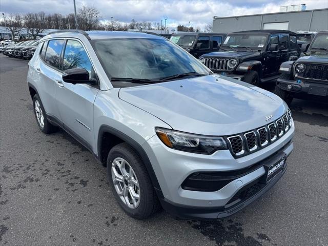 2025 Jeep Compass COMPASS LATITUDE 4X4