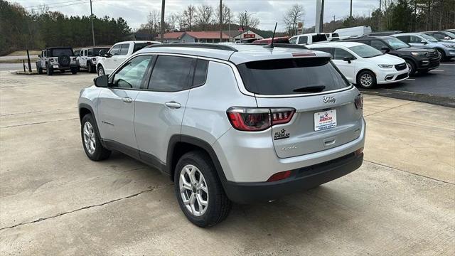 2025 Jeep Compass COMPASS LATITUDE 4X4