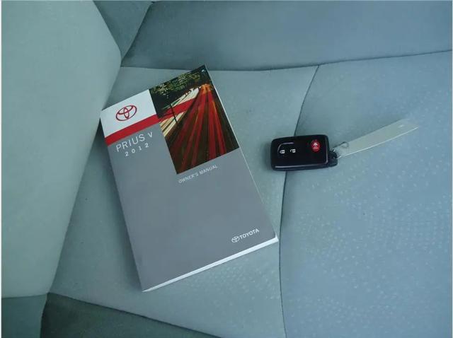 2012 Toyota Prius v Two