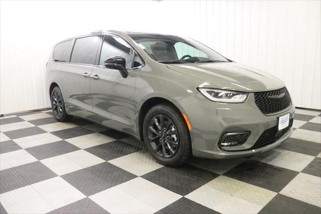 2024 Chrysler Pacifica Hybrid PACIFICA PLUG-IN HYBRID S APPEARANCE