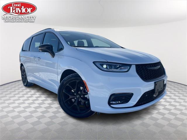 2024 Chrysler Pacifica PACIFICA TOURING L