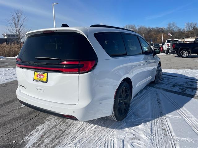 2024 Chrysler Pacifica PACIFICA TOURING L