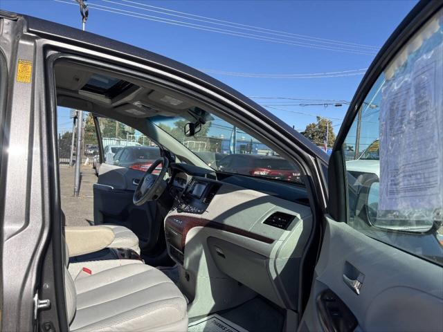 2013 Toyota Sienna XLE 7 Passenger