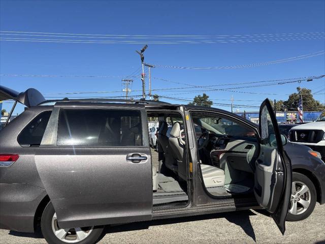 2013 Toyota Sienna XLE 7 Passenger