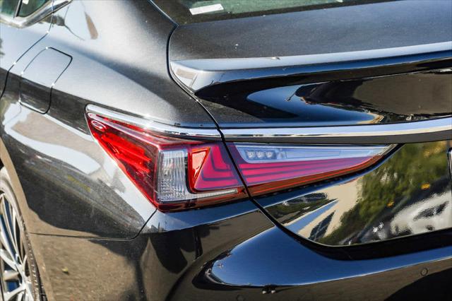 2025 Lexus ES ES 300h