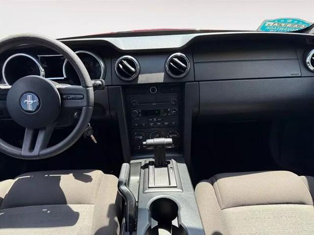 2007 Ford Mustang V6 Deluxe