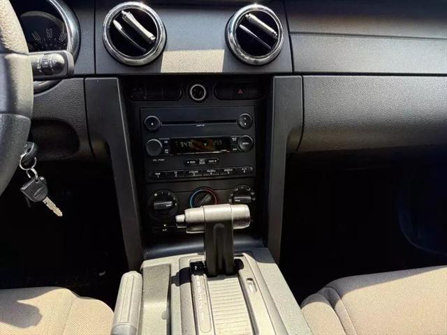 2007 Ford Mustang V6 Deluxe