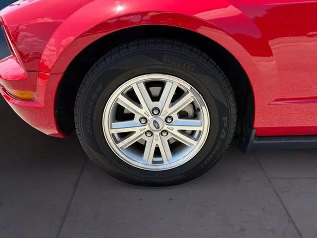 2007 Ford Mustang V6 Deluxe