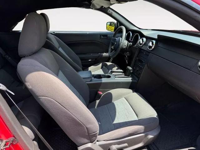 2007 Ford Mustang V6 Deluxe