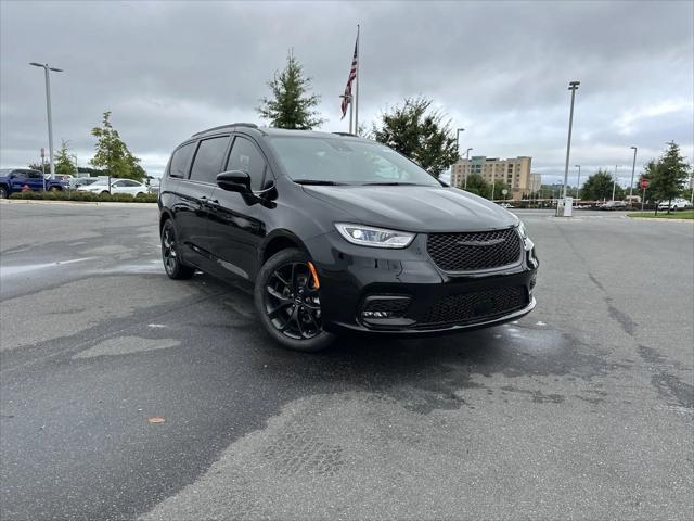 2024 Chrysler Pacifica PACIFICA TOURING L