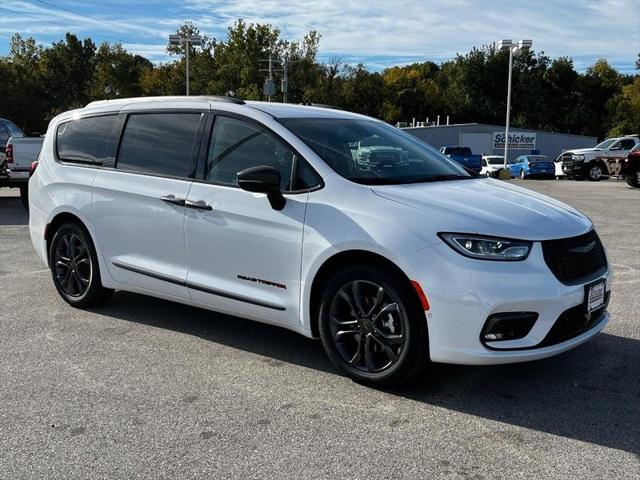 2024 Chrysler Pacifica PACIFICA TOURING L