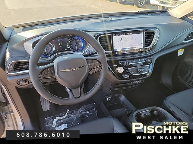 2024 Chrysler Pacifica PACIFICA TOURING L