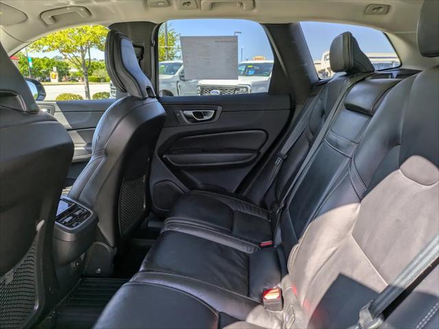 2022 Volvo XC60 B5 Inscription