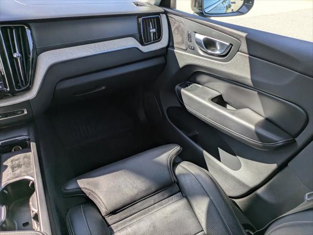2022 Volvo XC60 B5 Inscription
