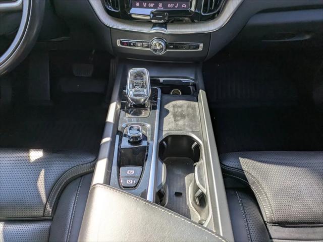 2022 Volvo XC60 B5 Inscription