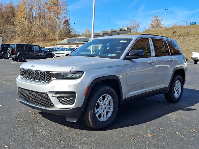 2024 Jeep Grand Cherokee GRAND CHEROKEE LAREDO 4X4