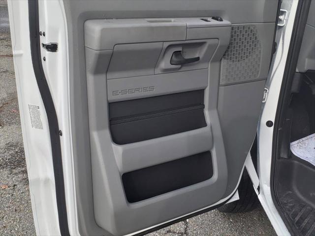 2025 Ford E-350 Cutaway Base