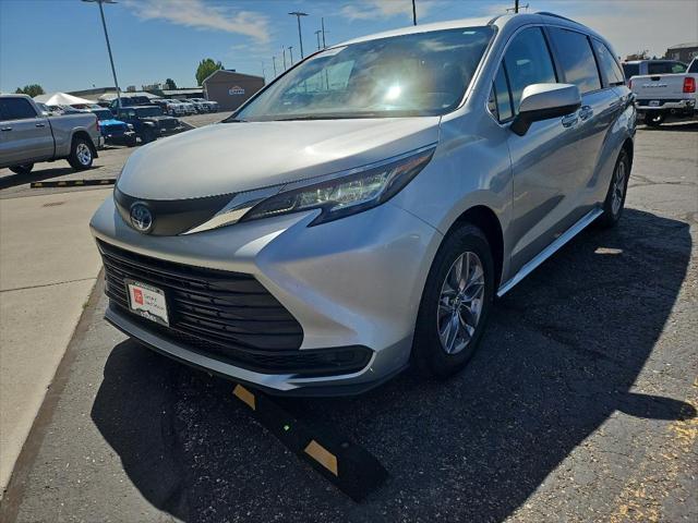 2022 Toyota Sienna LE 2022 Toyota Sienna LE