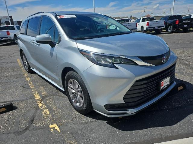 2022 Toyota Sienna LE 2022 Toyota Sienna LE