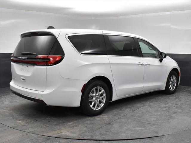 2024 Chrysler Pacifica PACIFICA TOURING L
