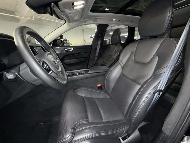 2024 Volvo XC60 Recharge T8 Ultimate Dark Theme