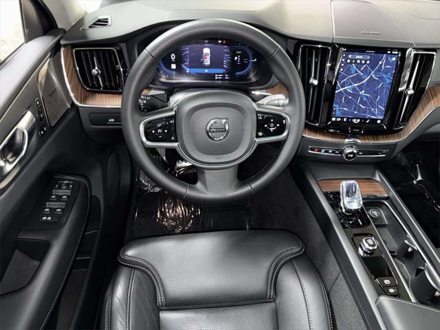 2024 Volvo XC60 Recharge T8 Ultimate Dark Theme
