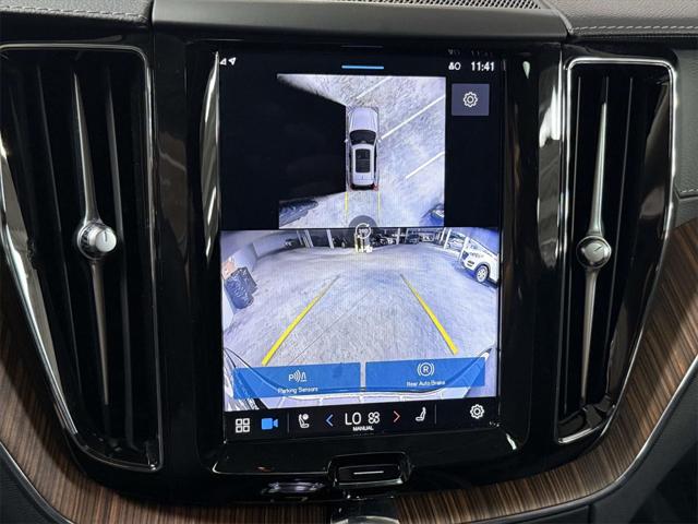 2024 Volvo XC60 Recharge T8 Ultimate Dark Theme