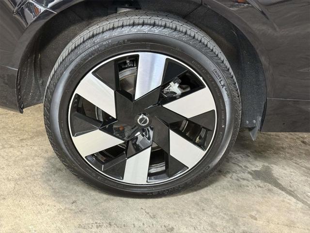 2024 Volvo XC60 Recharge T8 Ultimate Dark Theme