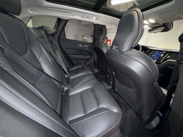 2024 Volvo XC60 Recharge T8 Ultimate Dark Theme