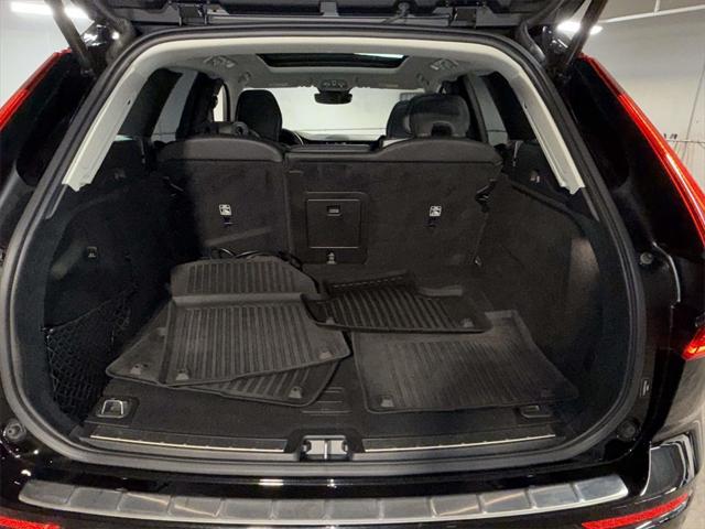 2024 Volvo XC60 Recharge T8 Ultimate Dark Theme