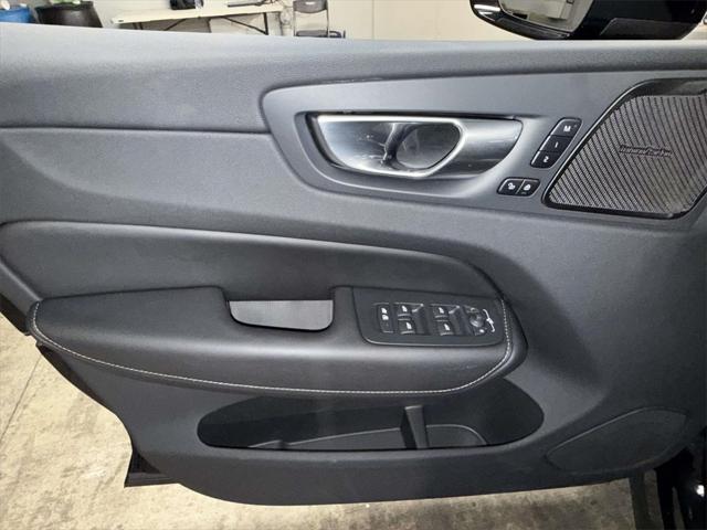 2024 Volvo XC60 Recharge T8 Ultimate Dark Theme