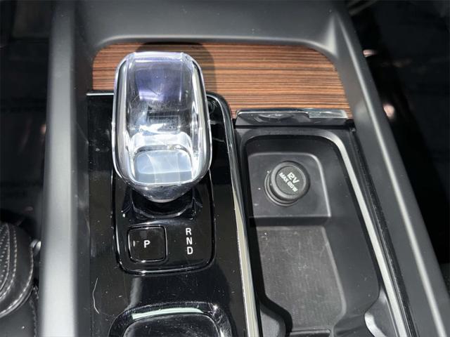 2024 Volvo XC60 Recharge T8 Ultimate Dark Theme