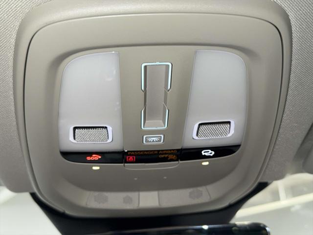 2024 Volvo XC60 Recharge T8 Ultimate Dark Theme