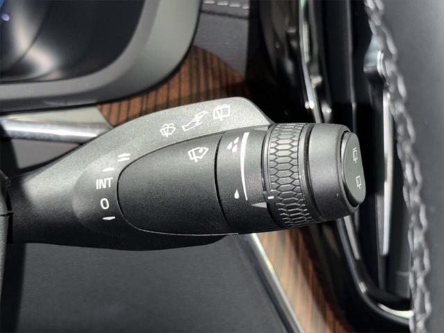 2024 Volvo XC60 Recharge T8 Ultimate Dark Theme