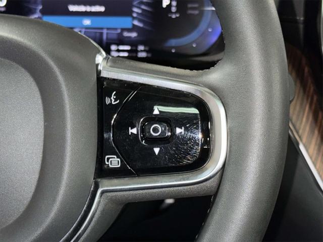 2024 Volvo XC60 Recharge T8 Ultimate Dark Theme