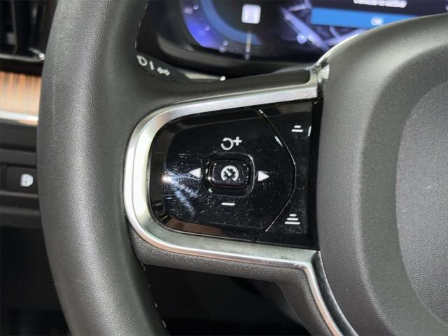 2024 Volvo XC60 Recharge T8 Ultimate Dark Theme